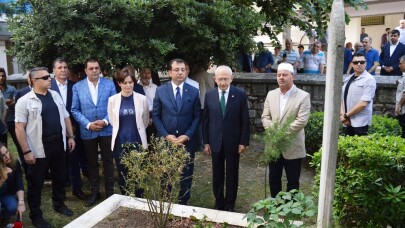 Kılıçdaroğlu ve İmamoğlu Hızır Bey’in kabrini ziyaret etti