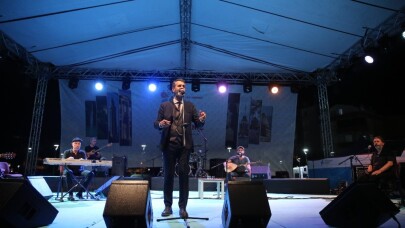 Küçükçekmece’de Hüseyin Turan ile türkü dolu gece