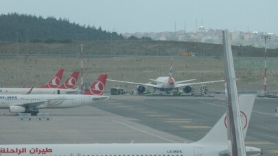 Londra’ya giden uçak İstanbul’a zorunlu iniş yaptı