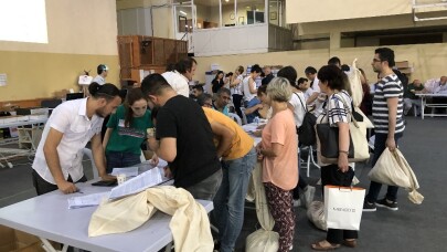 Oy çuvalları İlçe Seçim Kurullarına getirilmeye başlandı