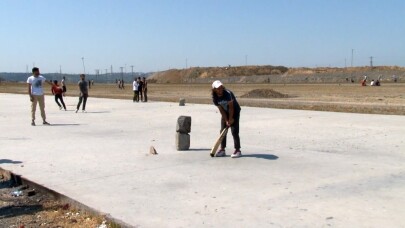 İstanbullu seçime gitti, onlar ‘kriket’ oynadı
