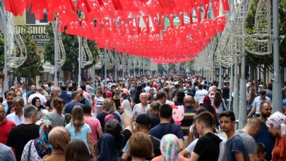 Sakarya’da çarşı pazarda Bayram hareketliliği