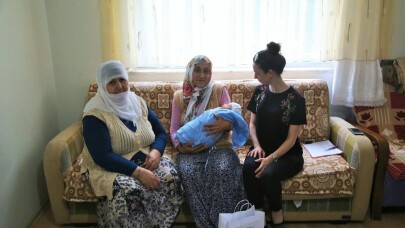 Sapanca Belediyesi hoş geldin bebek ziyaretlerine devam ediyor