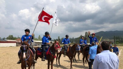 Sındırgı’da atlı cirit yarışmaları düzenlendi