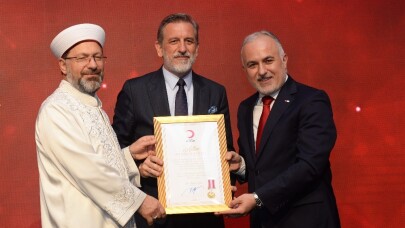 Türk Kızılay’ından Bursa iş dünyasına altın madalya