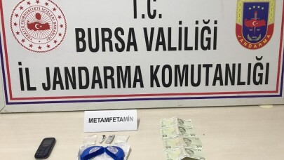 Uyuşturucu yüklü araçtaki 3 kişi gözaltına alındı