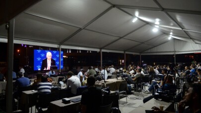 Yıldırım ve İmamoğlu ortak yayınına basın mensuplarından yoğun ilgi