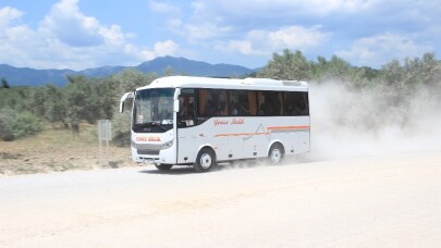 Yol inşaatının tozu zeytinlikleri tehdit ediyor