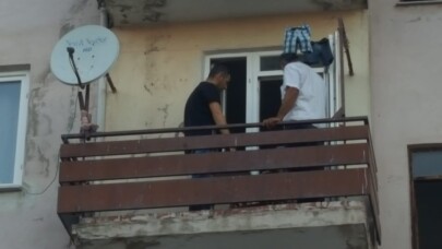 4. kattan düşen çocuk çamaşır telleri sayesinde ölümden kurtuldu