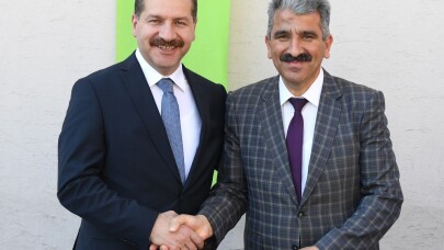 Balıkesir Büyükşehirde bayrak değişimi