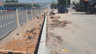Dilovası’nda yol ve kaldırım işleri devam ediyor