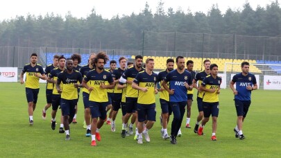 Fenerbahçe günün ilk idmanını yaptı