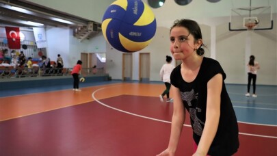 Geleceğin voleybolcuları yetişiyor