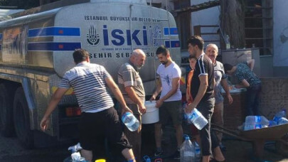 İBB ekipleri, Düzce'de su ve yiyecek ihtiyaçlarını da karşılıyor