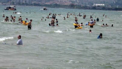 İstanbul’da sıcaklık 30 dereceyi aştı plajlar doldu