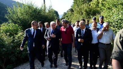 Meclis Başkanı acıya ortak oldu, tabuta omuz verdi