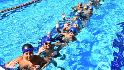 Osmangazi’de çocuklar için yüzme vakti
