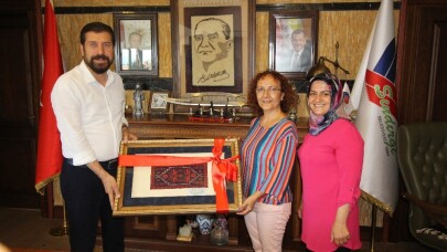 (Özel) Dünyanın ilk boncuk Yağcıbedir halısı dokundu