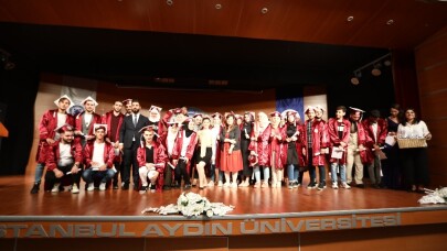 Türkçe öğrenen 740 öğrenci sertifikalarını aldı
