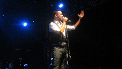 Alişan Kocaeli konserinde sevenleri ile buluştu