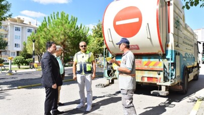 Altıeylül’de konteynerler dezenfekte ediliyor