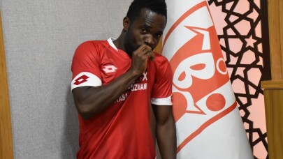 Balıkesirspor, Mahatma Otoo ile sözleşme imzaladı