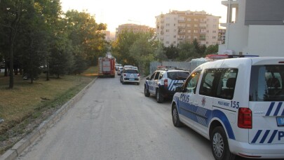Bayram öncesi paralarını alamadıkları iddiasıyla çatıya çıktılar