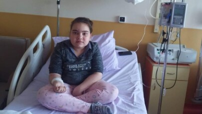 Böbrek yetmezliği olan küçük Begüm yardım bekliyor