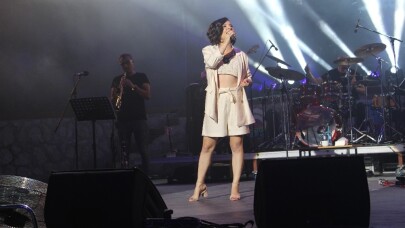 Büyükçekmeceliler Fatma Turgut konseriyle doyasıya eğlendi