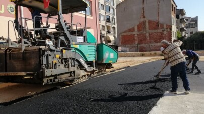 Gemlik Belediyesi’nden Şükrü Şenol Ortaokulu’na asfalt desteği