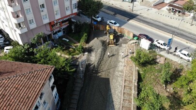Göktürk Sokak’ta sağanak nedeniyle çöken yol çalışmaları sürüyor