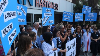 Hastane personelinden anlamlı protesto