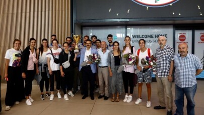 İAÜ Voleybol Kadın Takımı Avrupa’da ikinci oldu