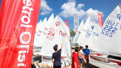 İstanbullular, yelken yarışlarıyla denize doydu