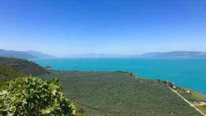 İznik Gölü turkuaz rengiyle büyüledi