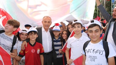 Küçükçekmece’de 97. yılına özel 97 metre uzunluğunda dev resim etkinliği