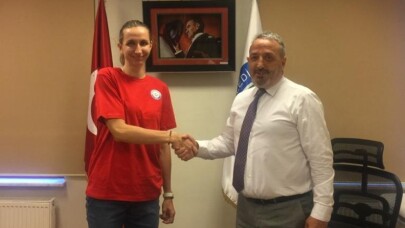 Nilüfer ilk yabancı transferini yaptı