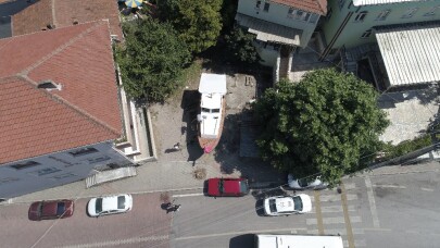 (Özel) Denize 4 kilometre uzakta mahalle arasında tekne yaptı