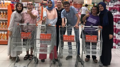 Özel öğrenciler alışverişe çıktı