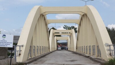 Tarihi Sakarya Köprüsü’nde bakım çalışması devam ediyor