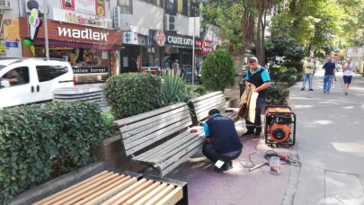 Yürüyüş yolunda banklar yenilendi