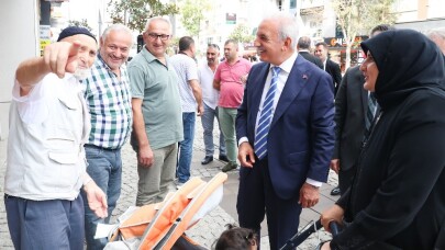 Yüzlerce esnafın dev kahvaltı sofrasında buluşması havadan görüntülendi