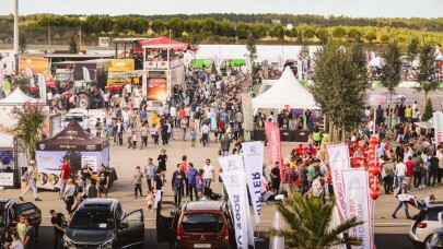 200 bine yakın kişi V Weekend Motoring’e koştu