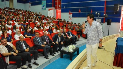 Ahmet Selçuk İlkan öğrencilerle buluştu