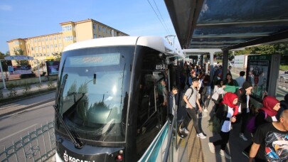 Akçaray’a öğrencilerden yoğun ilgi