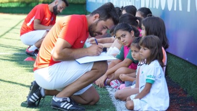 Avrupa devinin kız futbol takımı seçmelerine yoğun ilgi