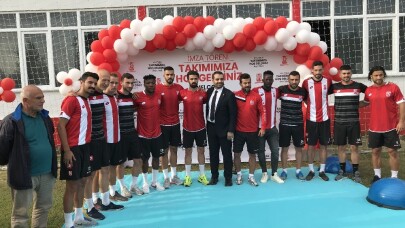 Balıkesirspor yeni transferler için imza töreni düzenledi