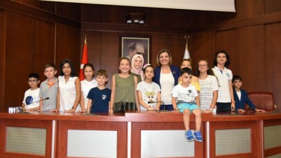 Başkan Hürriyet, çocuklarla bir araya geldi