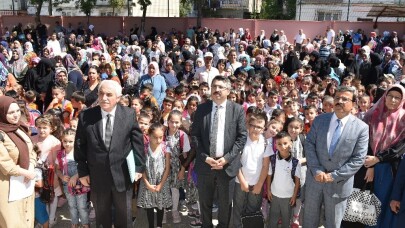 Başkan Yılmaz, ilk ders gününde kendi okulunda