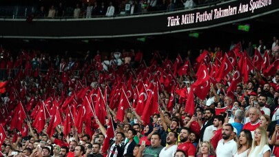 Beşiktaş Park kırmızı-beyaz!